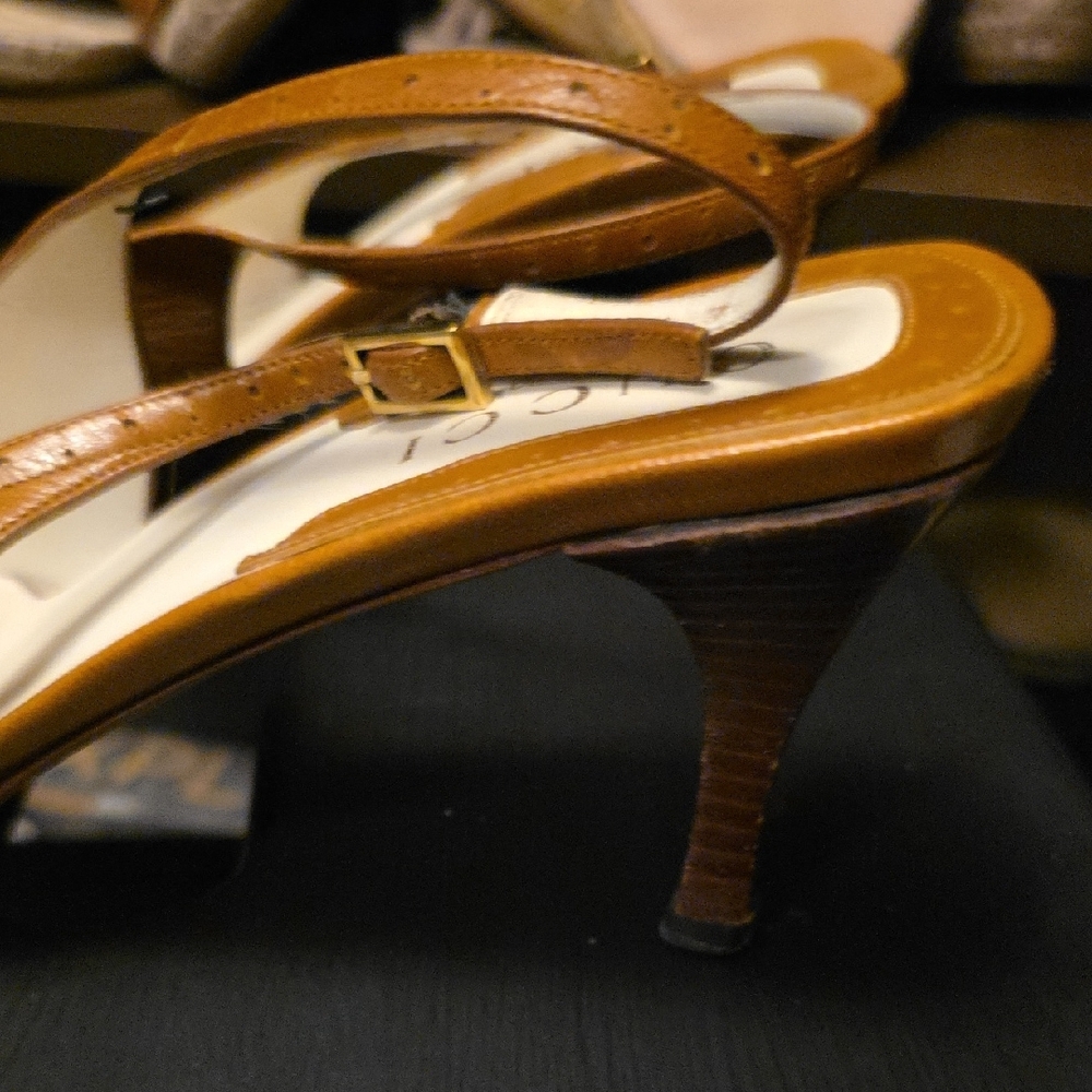 Elegant Tan and White Women's Heels - Picture 4 of 10